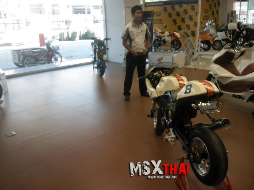 Honda msx độ cafe racer với pô con sâu - 7