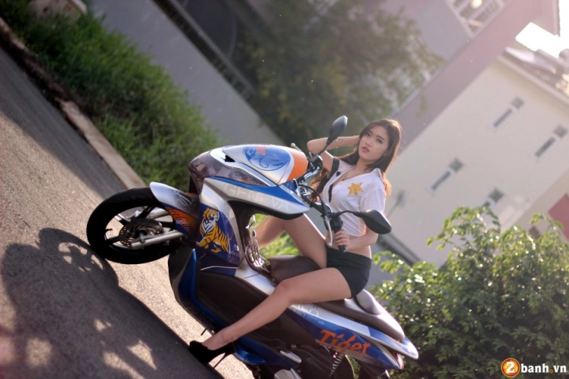 Honda pcx phiên bản tiger beer đọ dáng cùng police girl - 4