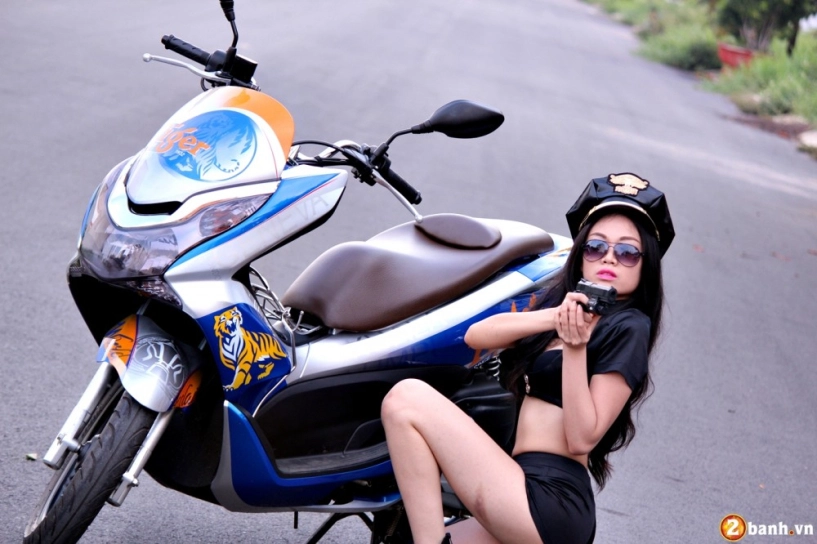 Honda pcx phiên bản tiger beer đọ dáng cùng police girl - 6
