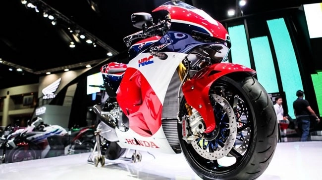Honda rc213v-s siêu mô tô gần 4 tỷ đồng ra mắt đông nam á - 1