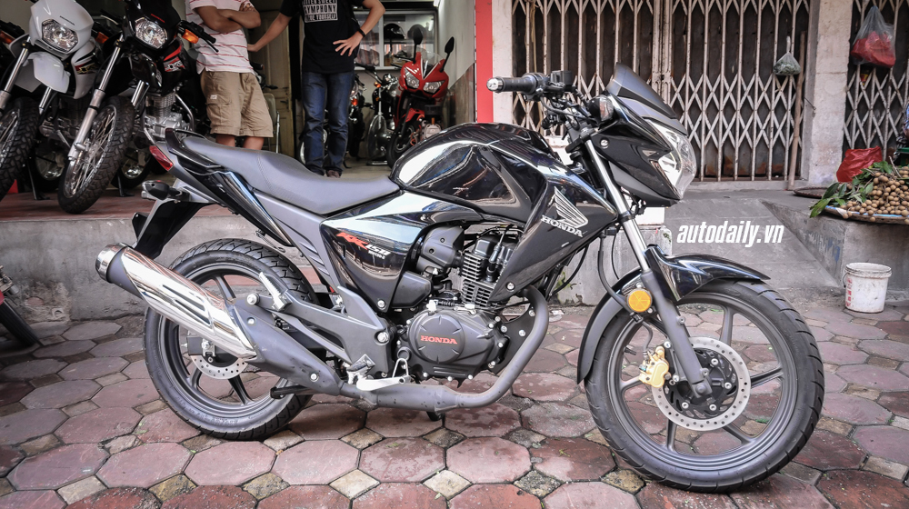 Honda rr150 đối thủ mới của yamaha fz150i tại việt nam - 1