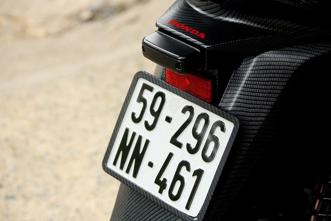 Honda sh 2012 phong cách siêu xe ferrari ở sài gòn - 5