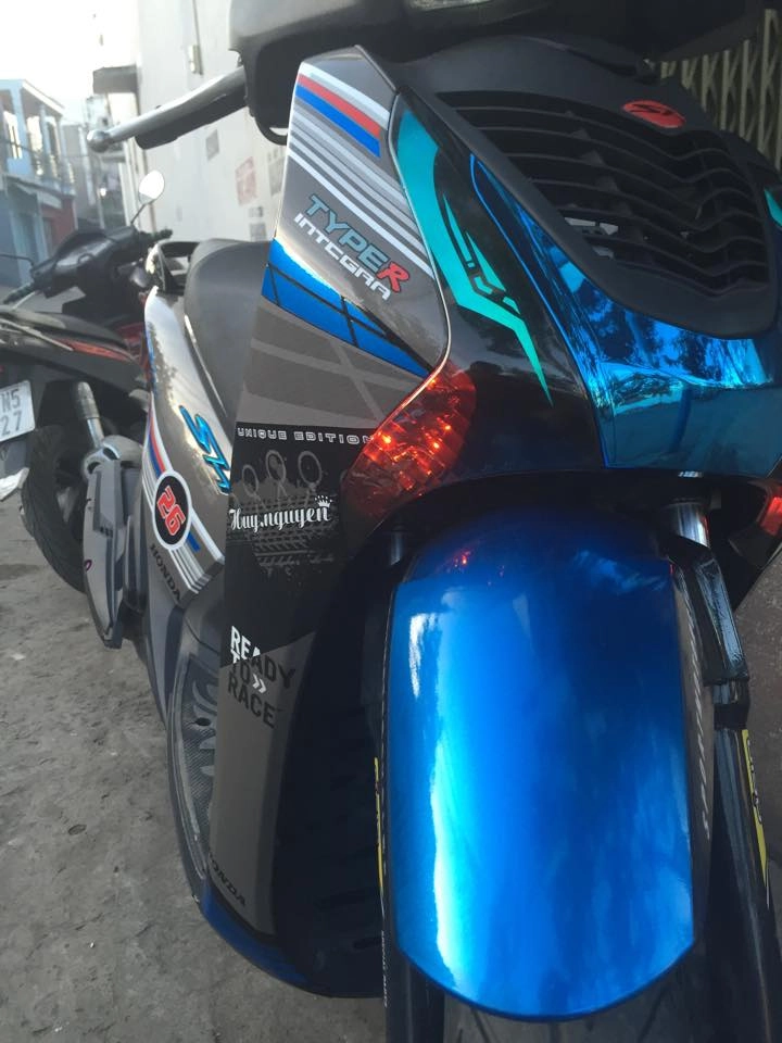Honda sh độ phiên bản ready to race của một biker sài gòn - 3