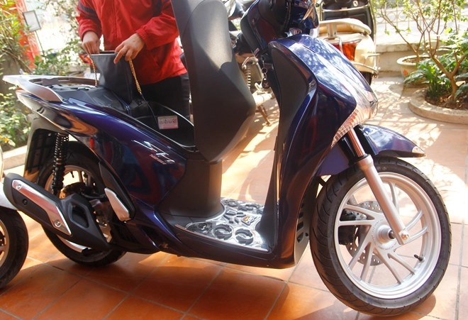 Honda sh với màu sắc mới đã bị đôn giá lên cao - 2