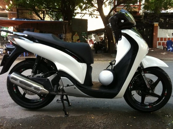 Honda sh150ivn mẫu itali đời 2012 trắng đen sport - 4