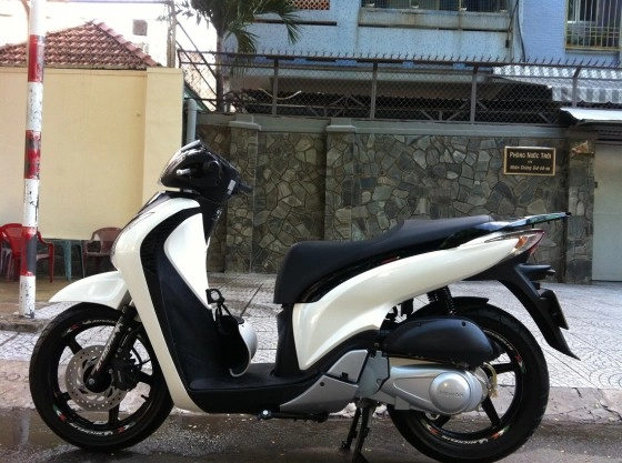 Honda sh150ivn mẫu itali đời 2012 trắng đen sport - 3