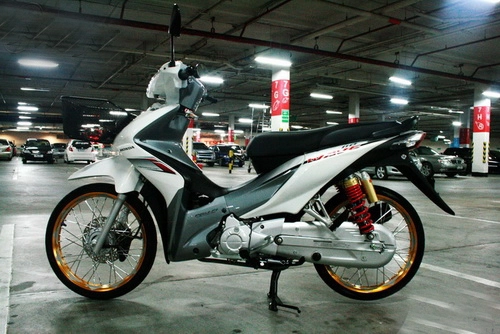 Honda wave 110i trang điểm bằng đồ chơi hàng hiệu - 2