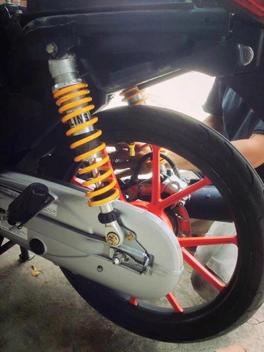 Honda wave độ đơn giản mà sành điệu bên hàng hiệu - 3