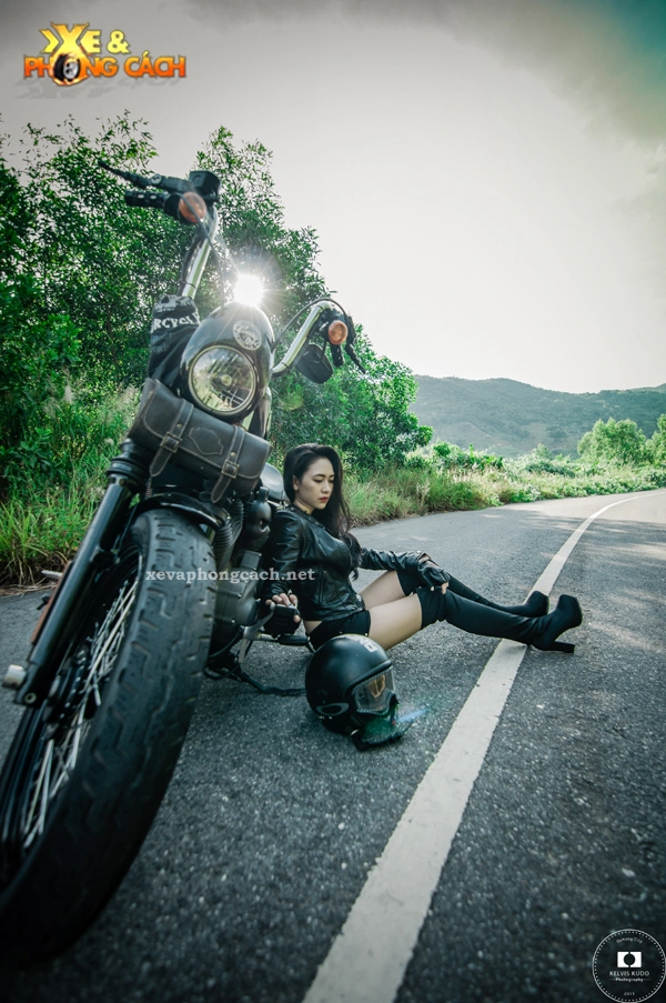 Hotgirl đà nẵng gợi cảm bên harley-davidson độ bobber - 7