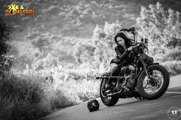 Hotgirl đà nẵng gợi cảm bên harley-davidson độ bobber - 10