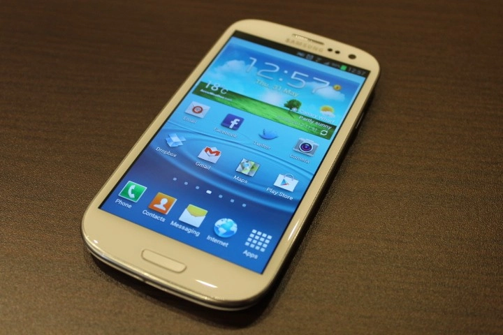 Iphone 5 đọ dáng với samsung galaxy s3 và nexus 4 - 2
