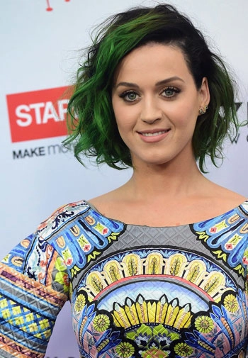 Katy perry hóa tắc kè hoa với các màu tóc nhuộm - 10