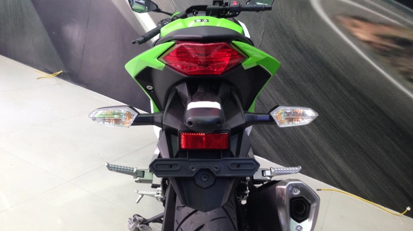 Kawasaki ninja 300 chính hãng giá 196 triệu đồng - 4