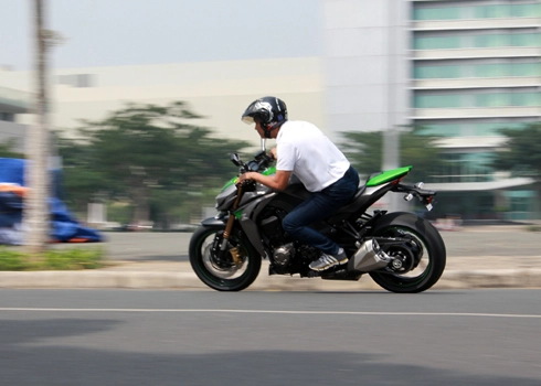 Kawasaki z1000 2014 - lanh lẹ trên phố - 3