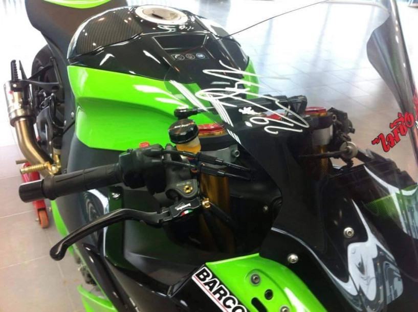 Kawasaki zx-10r độ chất chơi với những option đơn giản - 4