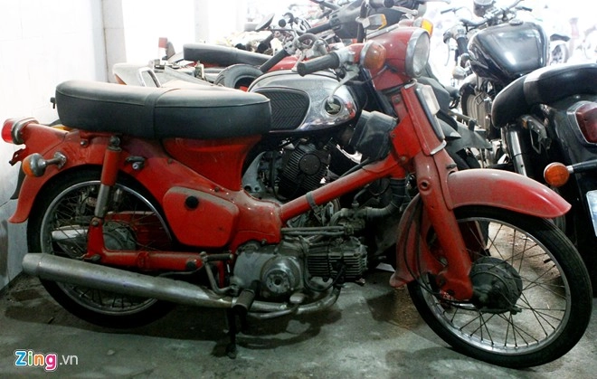 Kho xe môtô cũ trong xưởng phục chế ở hà nội - 3