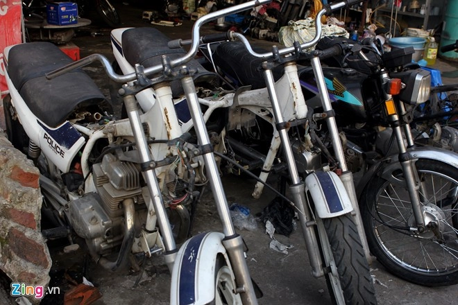 Kho xe môtô cũ trong xưởng phục chế ở hà nội - 6