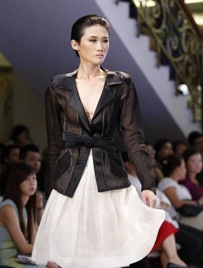 Khương ngọc dìu hạnh nguyên diễn catwalk - 8