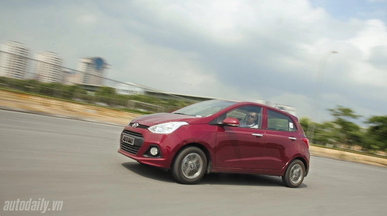 Kia morning và hyundai grand i10 so tài xế nhỏ - 2