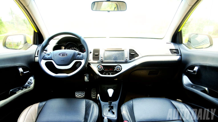 Kia morning và hyundai grand i10 so tài xế nhỏ - 11