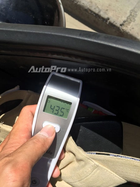 Kiểm tra độ nóng của yên và cốp xe dưới trời nắng kỷ lục - 4