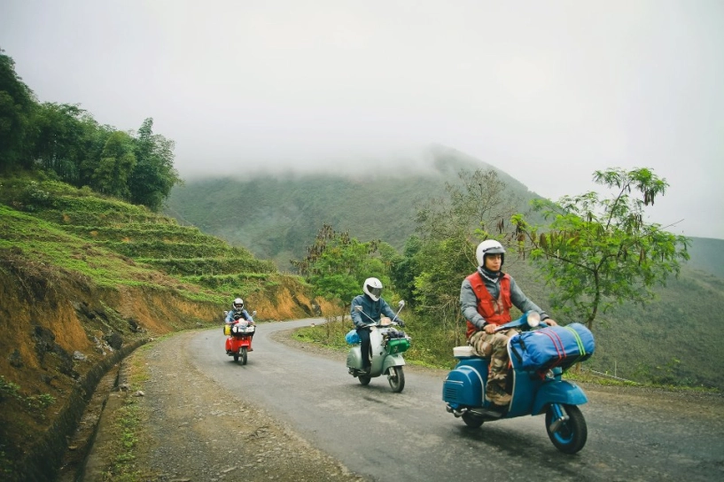 Kinh ngạc vespa cổ phượt sài gòn lũng cú - 3