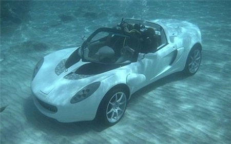 Kinh ngạc với xe hơi thể thao chạy dưới nước giá 2 triệu usd - 1