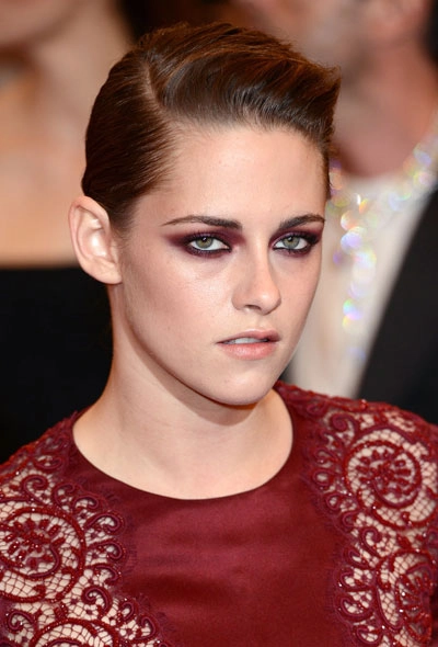 Kristen stewart sáng tạo với cách tán mắt khói - 2