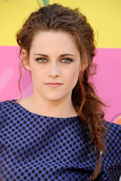 Kristen stewart sáng tạo với cách tán mắt khói - 3