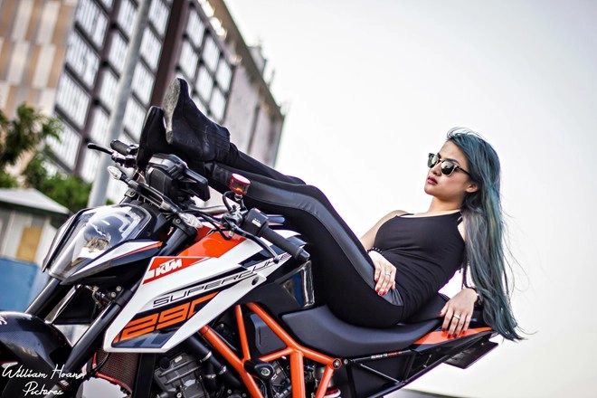 Ktm 1290 super duke r đọ dáng cùng nữ dj sài gòn - 1