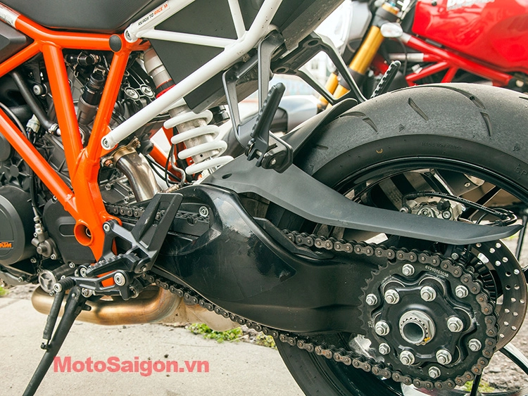 Ktm 1290 super duke r đoạt giải xe môtô của năm 2014 - 8