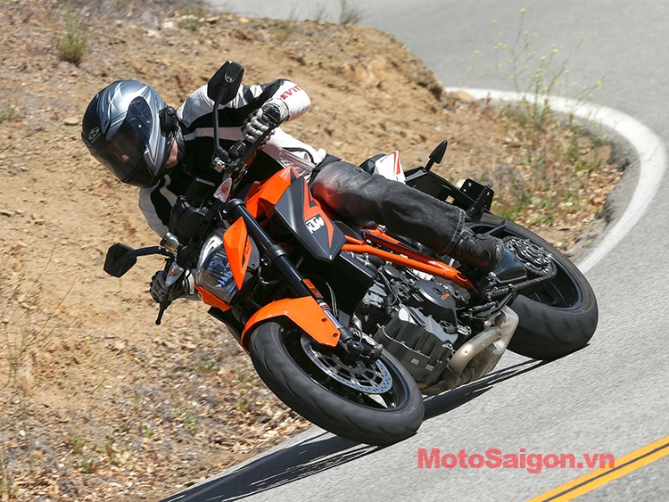 Ktm 1290 super duke r đoạt giải xe môtô của năm 2014 - 10