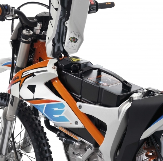 Ktm freeride e-sm 2015 chiếc xe xanh của dòng supermotard - 8