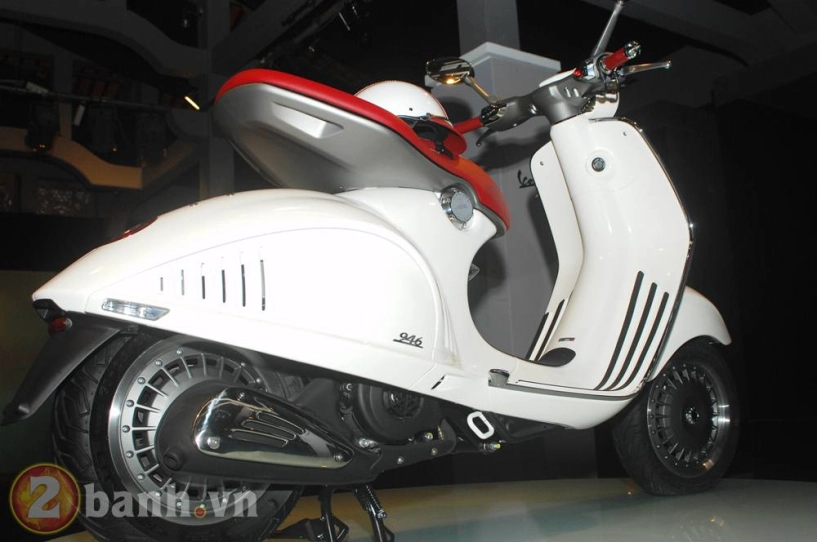 Lại gần ngắm nghía vespa 946 thật lâu - 1