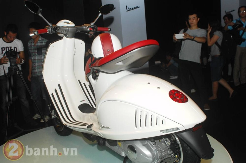 Lại gần ngắm nghía vespa 946 thật lâu - 20