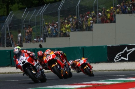 Lorenzo có chiến thắng thứ ba liên tiếp tại motogp 2015 và lần thứ 36 trong sự nghiệp - 8