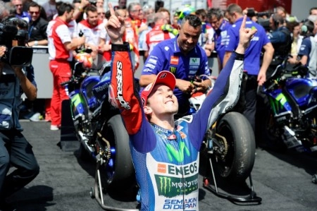 Lorenzo có chiến thắng thứ ba liên tiếp tại motogp 2015 và lần thứ 36 trong sự nghiệp - 1