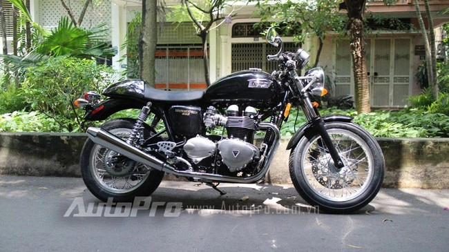 Mc anh tuấn tậu triumph thruxton 2013 - 3