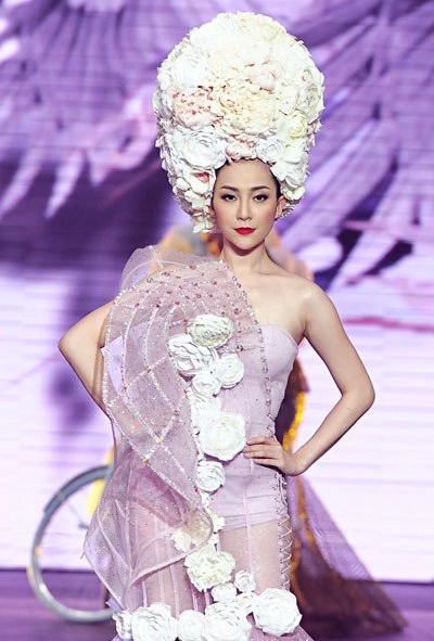 Minh hằng ngọc ánh linh nga cùng catwalk - 3