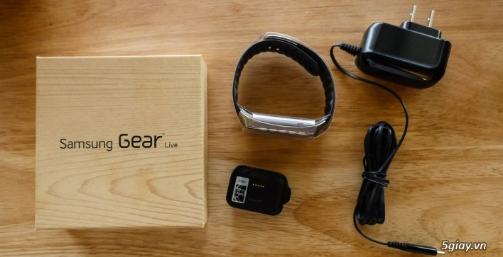 Mở hộp chiếc đồng hồ thông minh samsung gear live - 2