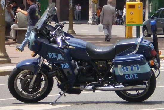 Một vòng ngắm xe mô tô của cảnh sát thế giới - 4