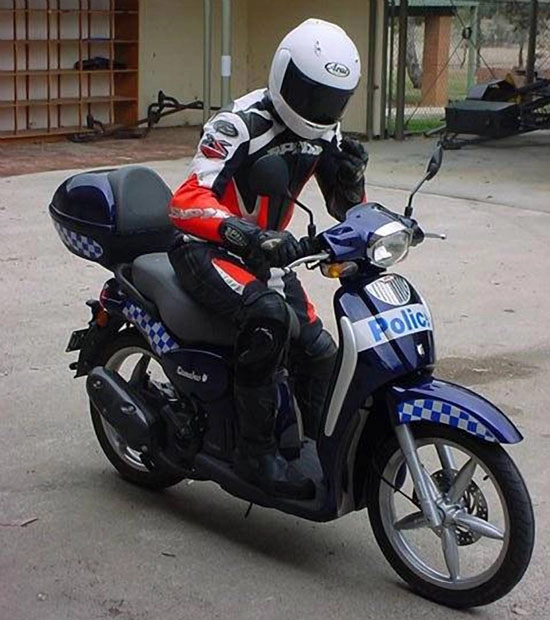 Một vòng ngắm xe mô tô của cảnh sát thế giới - 7