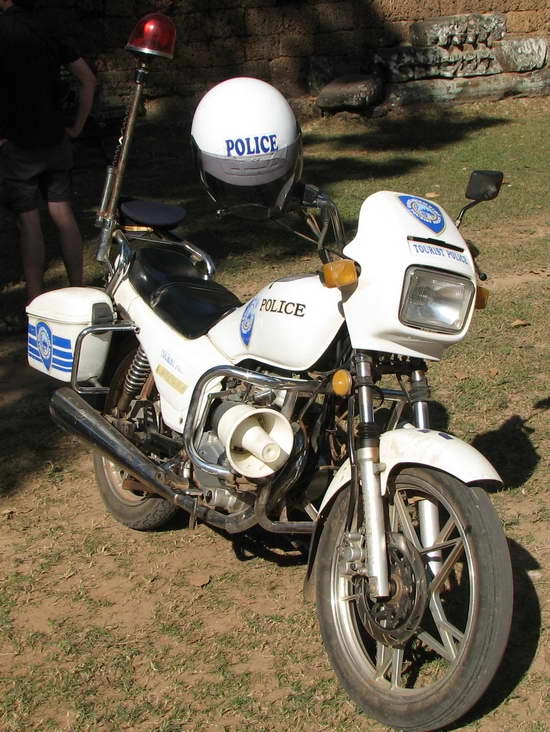 Một vòng ngắm xe mô tô của cảnh sát thế giới - 17