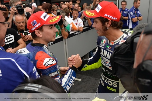 Moto gp-lorenzo mừng chiến thắng grand prix thứ 50 đầy kịch tính - 2