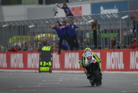 Motogp 2015 chặng 15 dani pedrosa đã tìm lại cảm giác chiến thắng sau một thời gian dài vô vọng - 8