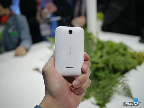 mwc 2014 cận cảnh hai điện thoại giá rẻ cực chất của nokia - 2