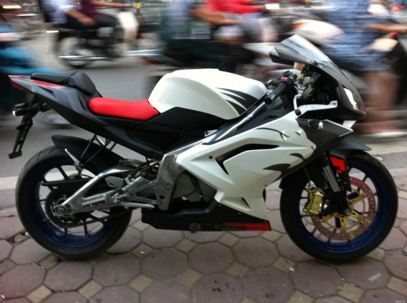 Nên mua aprilia hay r15 - 1