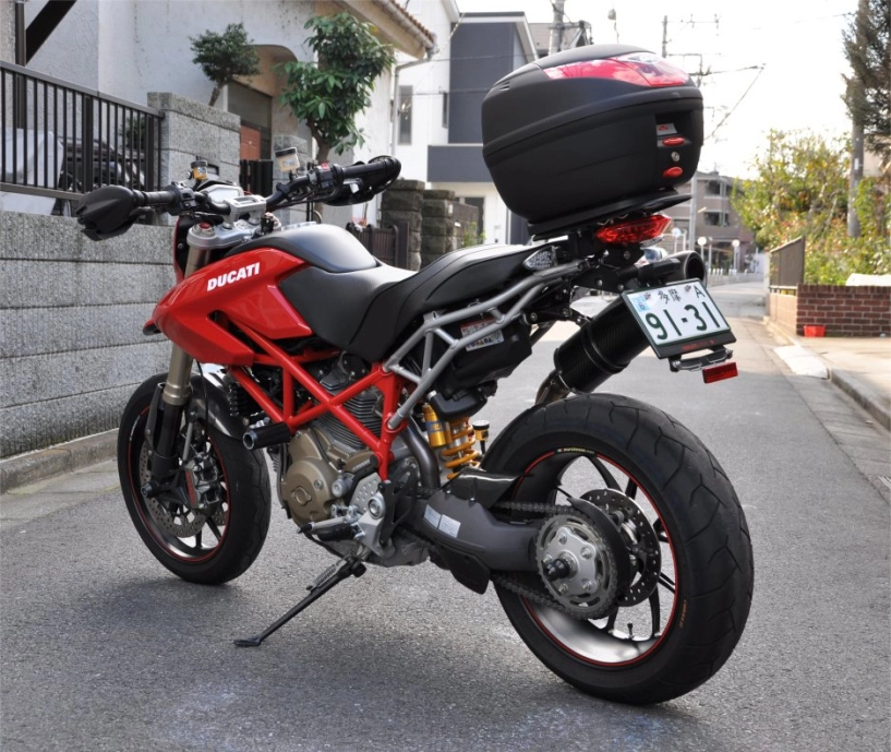 Ngắm bộ ảnh đẹp về tom cruise và ducati hypermotard - 4