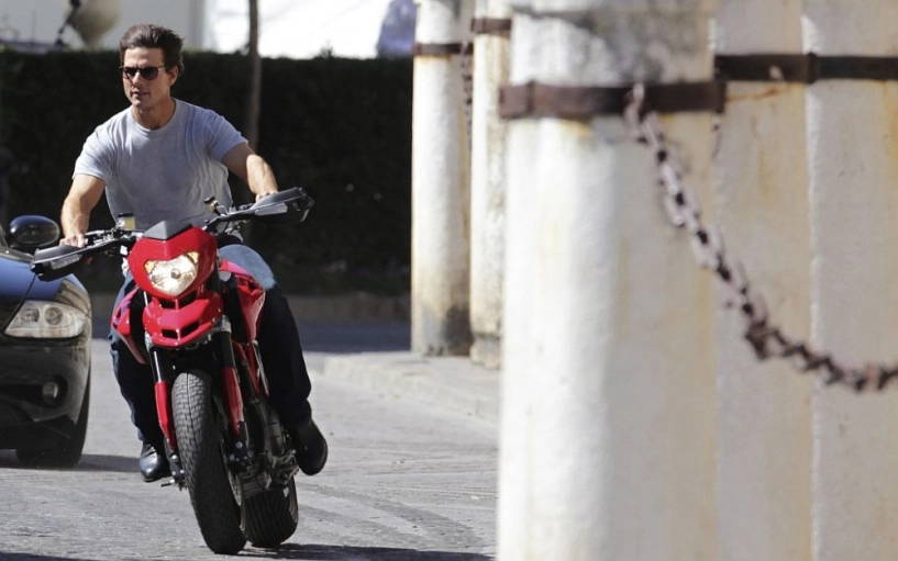 Ngắm bộ ảnh đẹp về tom cruise và ducati hypermotard - 12