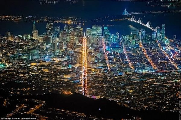 Ngắm các thành phố lớn rực ánh đèn từ độ cao 2000m - 3